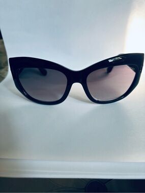 Tom Ford Black Cat-Eye Sunglasses with Gradient Smoke Lenses